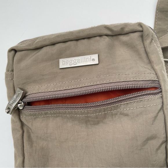 Baggallini Tan Crossbody Bag 2 Way StrapTravel - Picture 11 of 13